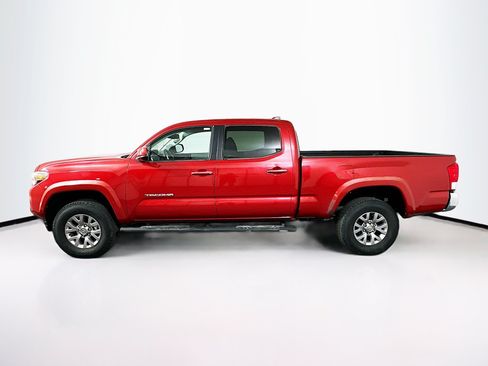 Used 2017 Toyota Tacoma SR5 w/ Tow Package RWD image 4