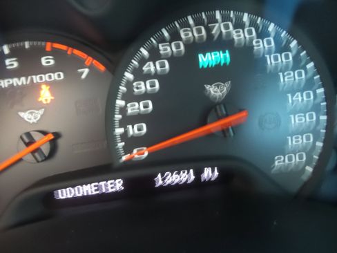 Used 2001 Chevrolet Corvette Coupe w/ Preferred Equipment Group2 image 29