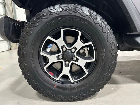 Used 2021 Jeep Wrangler Unlimited Rubicon w/ Cold Weather Group AWD/4WD image 24