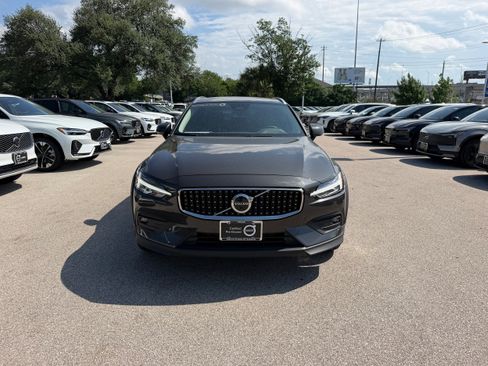 Certified 2025 Volvo V60 B5 Cross Country Plus AWD/4WD image 8