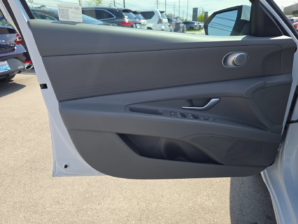 Used 2025 Hyundai Elantra SE FWD image 15