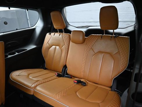 Used 2023 Chrysler Pacifica Pinnacle FWD image 33