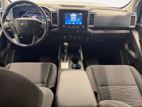Used 2024 Nissan Frontier SV w/ Technology Package RWD image 3