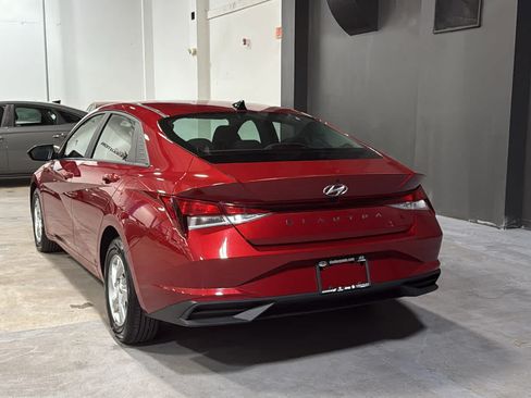 Used 2023 Hyundai Elantra SE FWD image 6