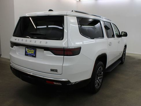 Used 2024 Jeep Wagoneer L Series II RWD image 5