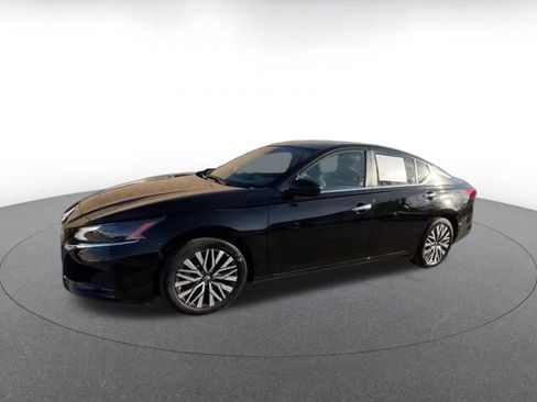 Used 2025 Nissan Altima 2.5 SV image 8