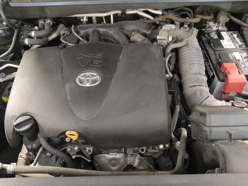 Used 2021 Toyota Highlander XLE FWD image 29