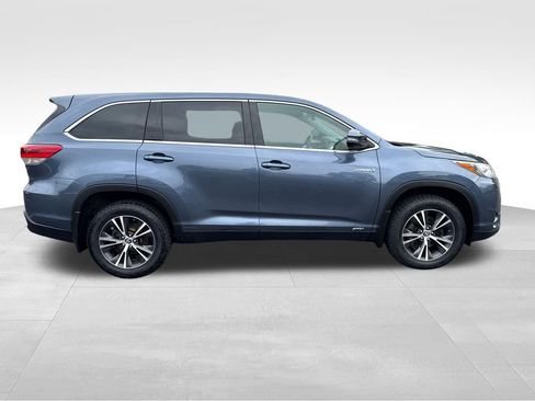 Used 2019 Toyota Highlander LE AWD/4WD image 6