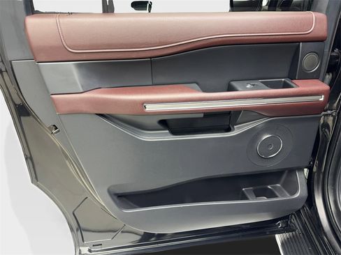 Used 2022 Ford Expedition Max Limited image 38