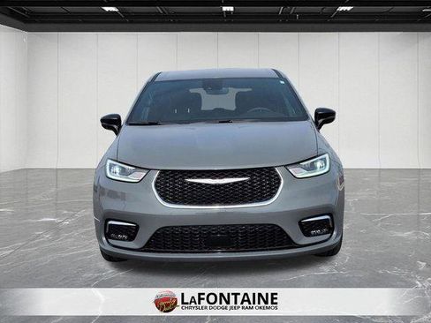 Certified 2025 Chrysler Pacifica Select image 8