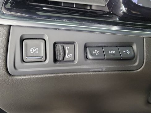 Certified 2025 Cadillac XT6 Premium Luxury w/ Technology Package FWD image 32