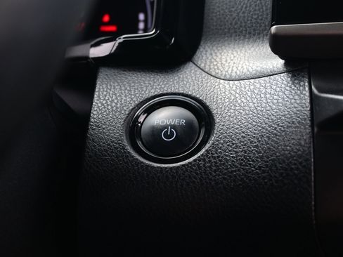 Used 2025 Toyota Camry SE image 21