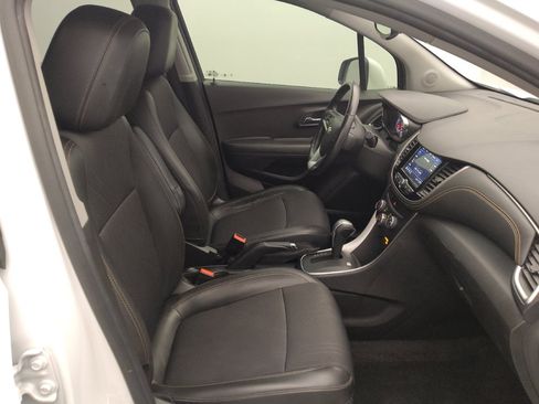 Used 2018 Chevrolet Trax LT w/ LT Convenience Package FWD image 21