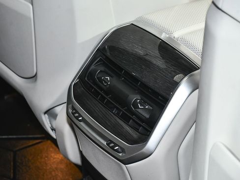 Used 2024 BMW i7 M70 w/ Executive Package AWD/4WD image 59