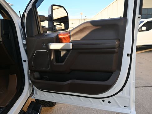 Used 2022 Ford F450 King Ranch image 31