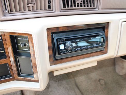 Used 1990 Cadillac De Ville Sedan image 16