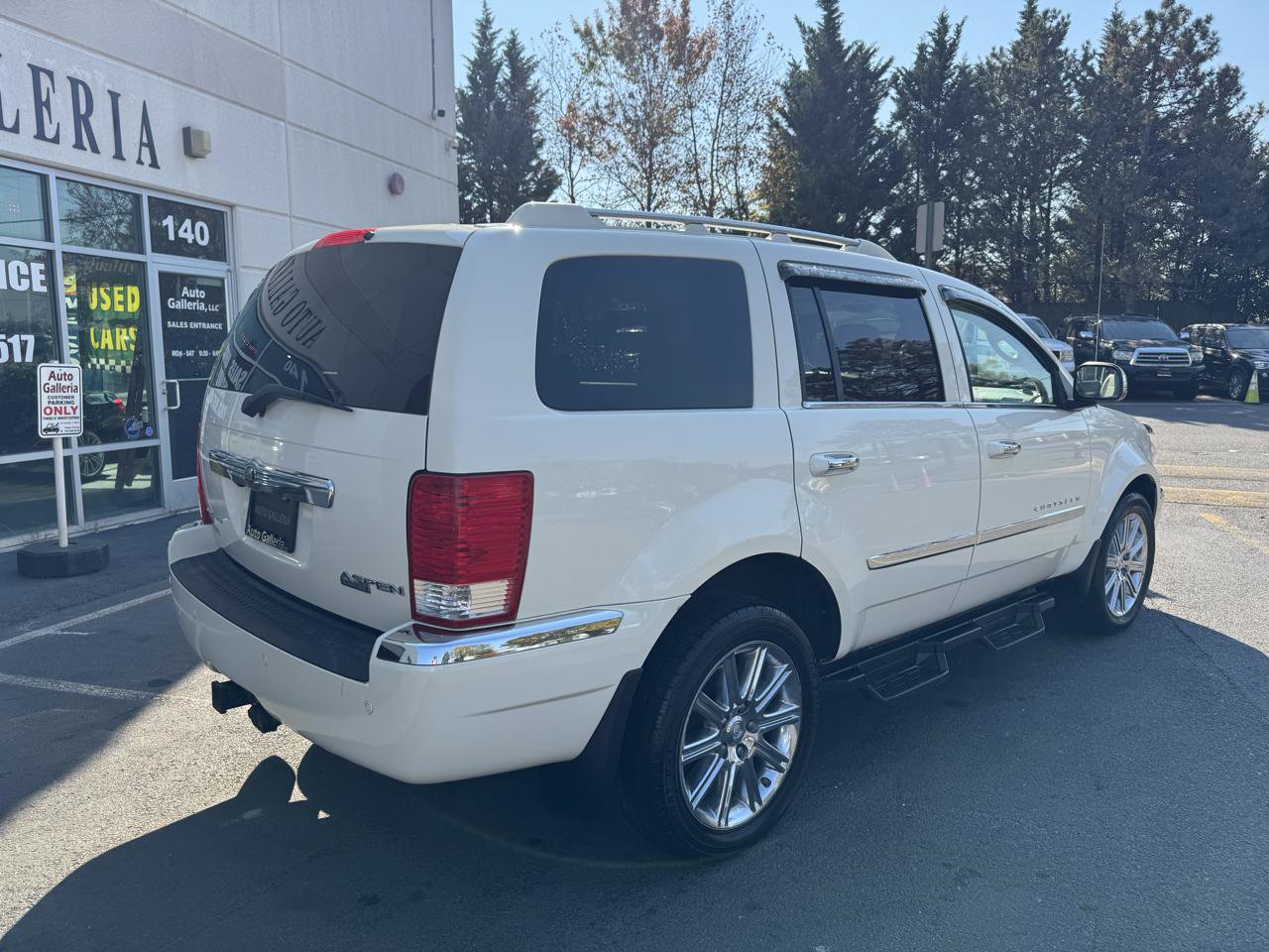 Used 2009 Chrysler Aspen Limited AWD/4WD image 15