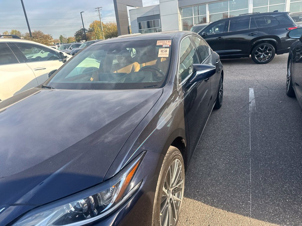 Used 2024 Lexus ES 350 w/ Premium Package FWD image 9