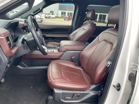 Used 2024 Ford Expedition Limited AWD/4WD image 16