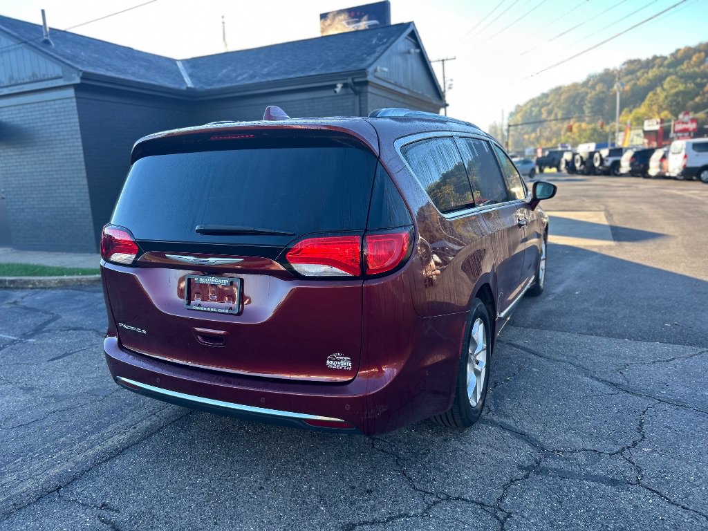 Used 2019 Chrysler Pacifica Touring-L Plus w/ Advanced Safetytec Group FWD image 4