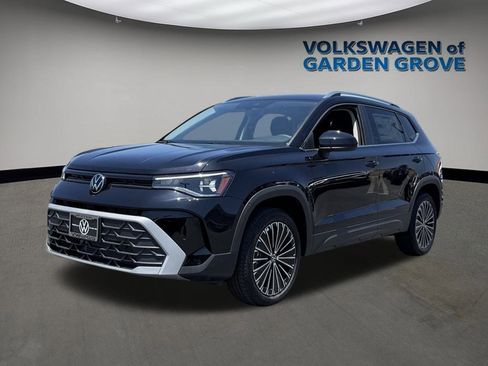 New 2025 Volkswagen Taos SE image 5
