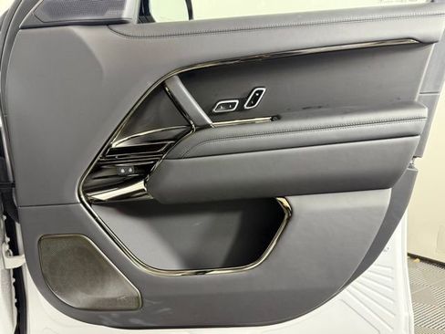 Certified 2025 Land Rover Range Rover SV image 21