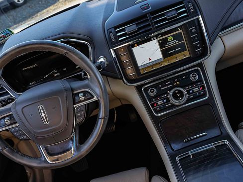 Used 2018 Lincoln Continental Reserve image 18