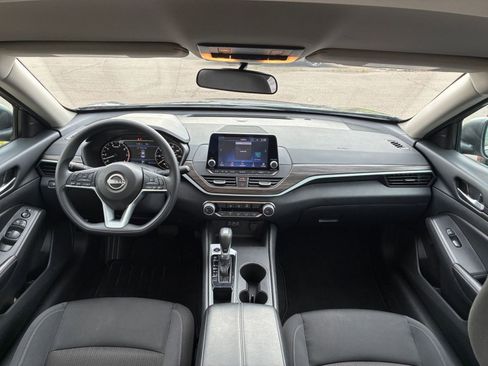 Used 2025 Nissan Altima 2.5 SV image 33