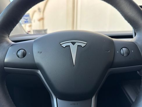 Used 2024 Tesla Model Y Long Range AWD/4WD image 10