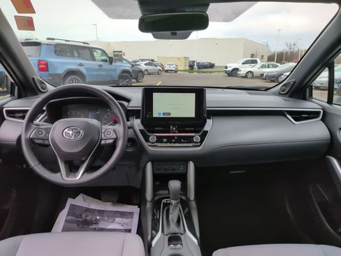 Used 2025 Toyota Corolla Cross AWD Hybrid w/ Moonroof Package image 10