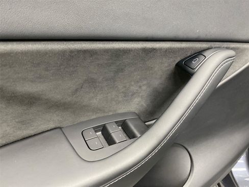 Used 2022 Tesla Model Y Long Range image 19