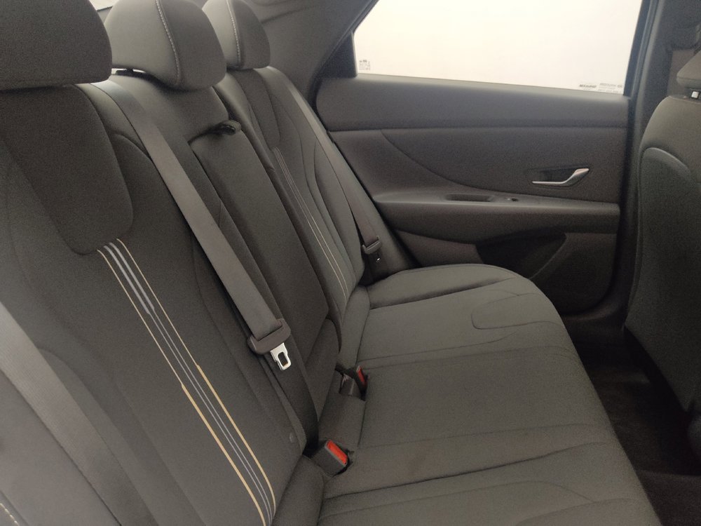 Used 2025 Hyundai Elantra SEL FWD image 19