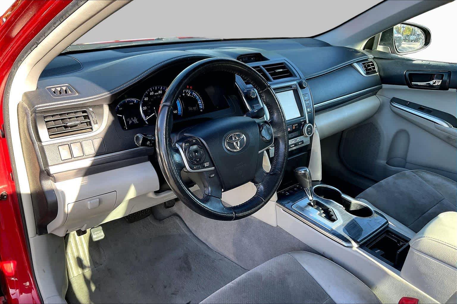 Used 2014 Toyota Camry XLE w/ Leather Package FWD image 17