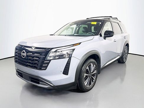 New 2026 Nissan Pathfinder Platinum AWD/4WD image 3