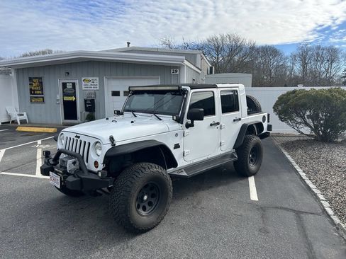 Used 2013 Jeep Wrangler Unlimited Sport image 2