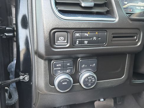 Used 2023 GMC Yukon SLT w/ SLT Premium Package AWD/4WD image 25