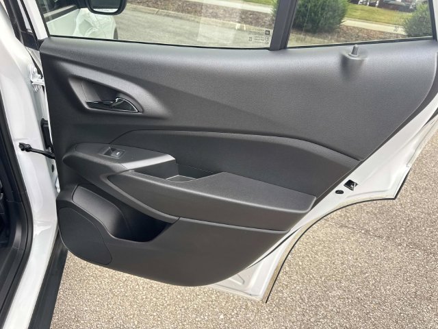 Used 2025 Chevrolet Trax RS w/ Sunroof Package FWD image 16
