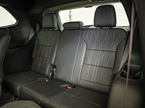Used 2025 Buick Enclave Avenir w/ Super Cruise Package AWD/4WD image 49