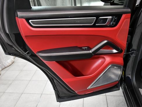 Used 2021 Porsche Cayenne Turbo w/ Assistance Package image 12