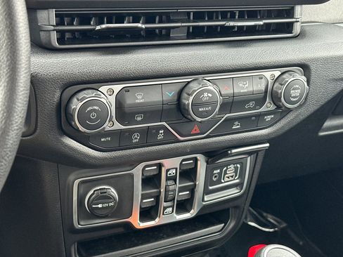 New 2026 Jeep Gladiator Sport AWD/4WD image 17