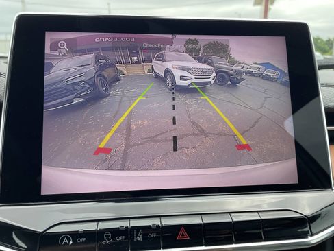 Used 2022 Jeep Compass Limited image 19