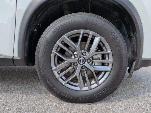 Used 2025 Nissan Rogue S AWD/4WD image 27