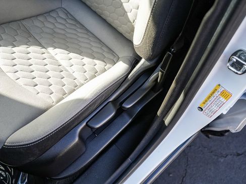 Used 2019 Chevrolet Equinox LS FWD image 21