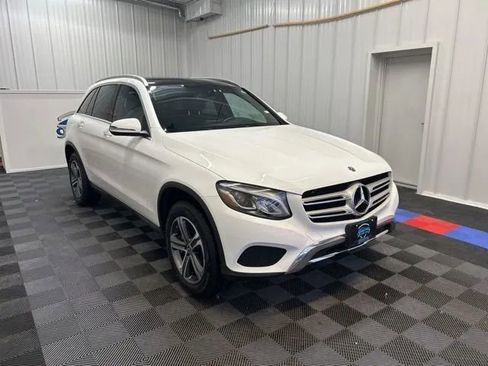 Used 2019 Mercedes-Benz GLC 300 4MATIC image 2