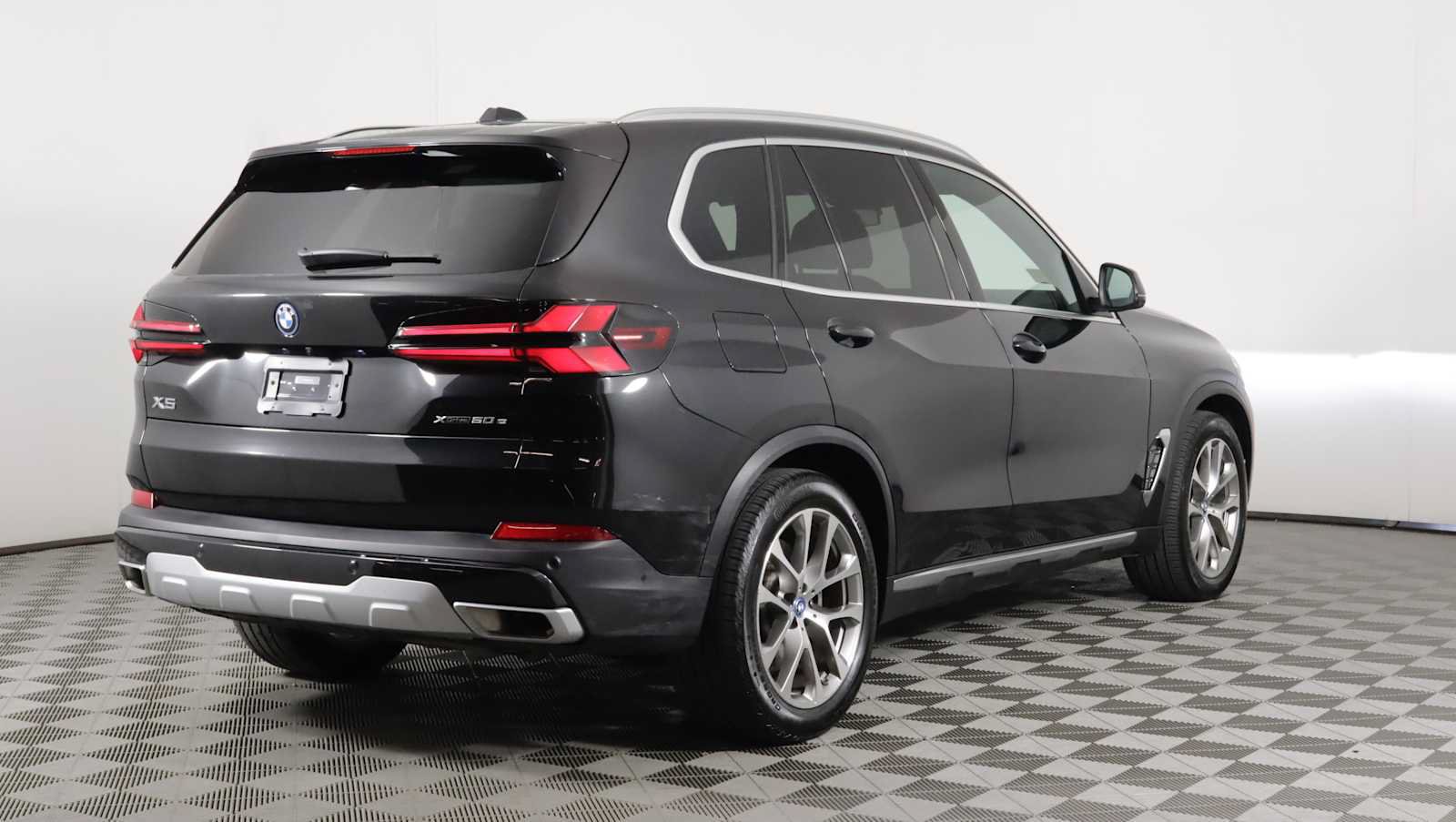 Used 2025 BMW X5 xDrive50e w/ Premium Package AWD/4WD image 6