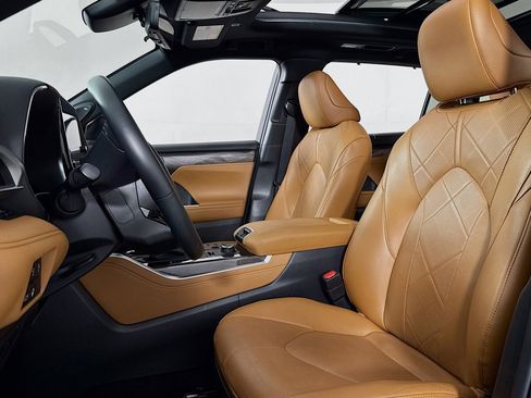 Used 2024 Toyota Highlander Platinum image 17