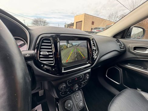 Used 2018 Jeep Compass Limited w/ Navigation Group AWD/4WD image 18