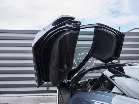 Used 2024 McLaren 750S image 30