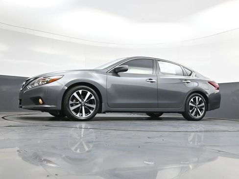 Used 2017 Nissan Altima 2.5 SR FWD image 41