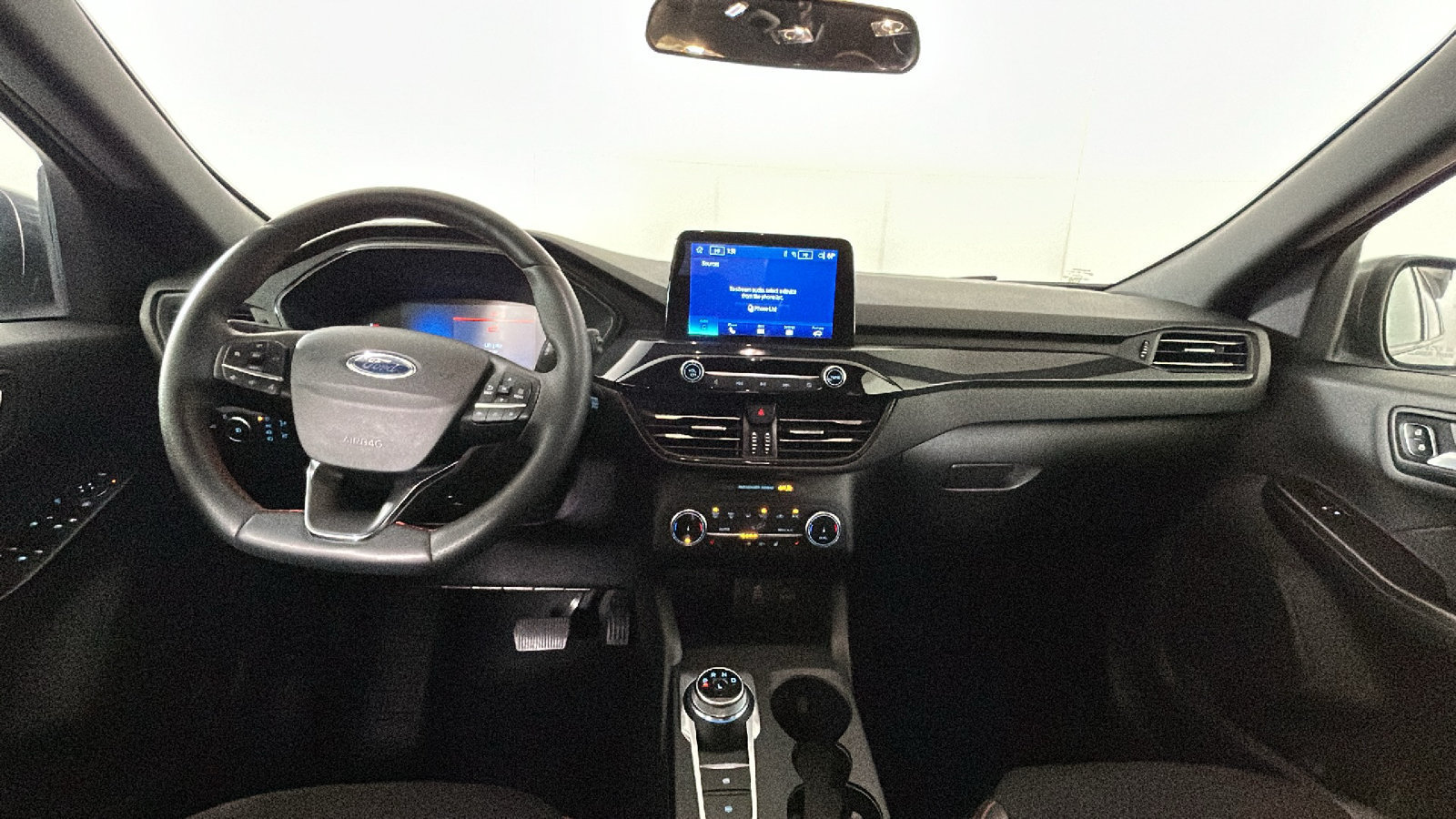 Used 2025 Ford Escape ST-Line Select AWD/4WD image 31